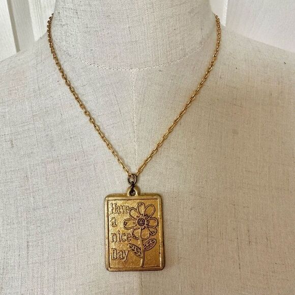 gold tone vintage Have a Nice Day pendant necklace - Picture 2 of 10